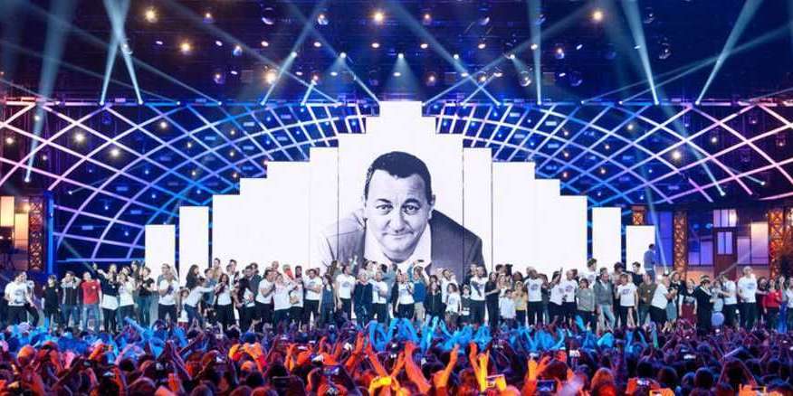 Les enfoirés dévoilent leur nouveau clip « A côté de moi ».