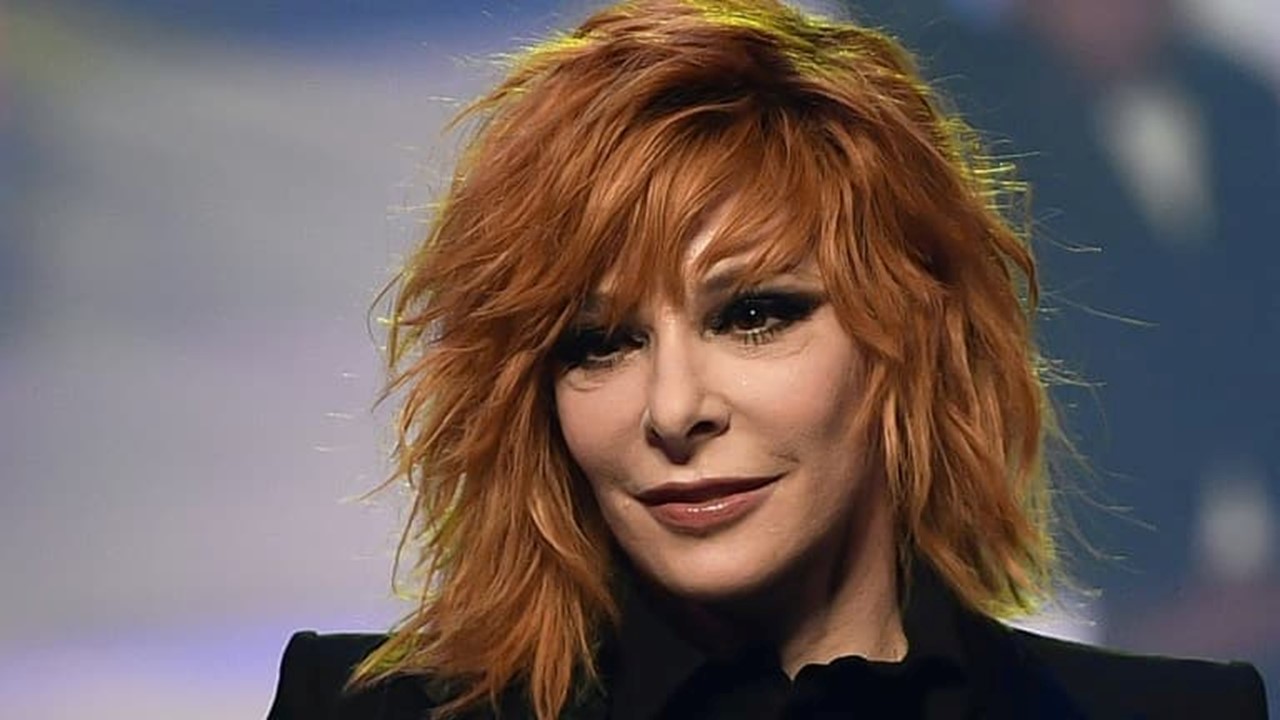 Mylène Farmer : Jamais 2 sans 3 ! Elle reporte ses concerts du Stade de France en 2024 et en ajoute un.