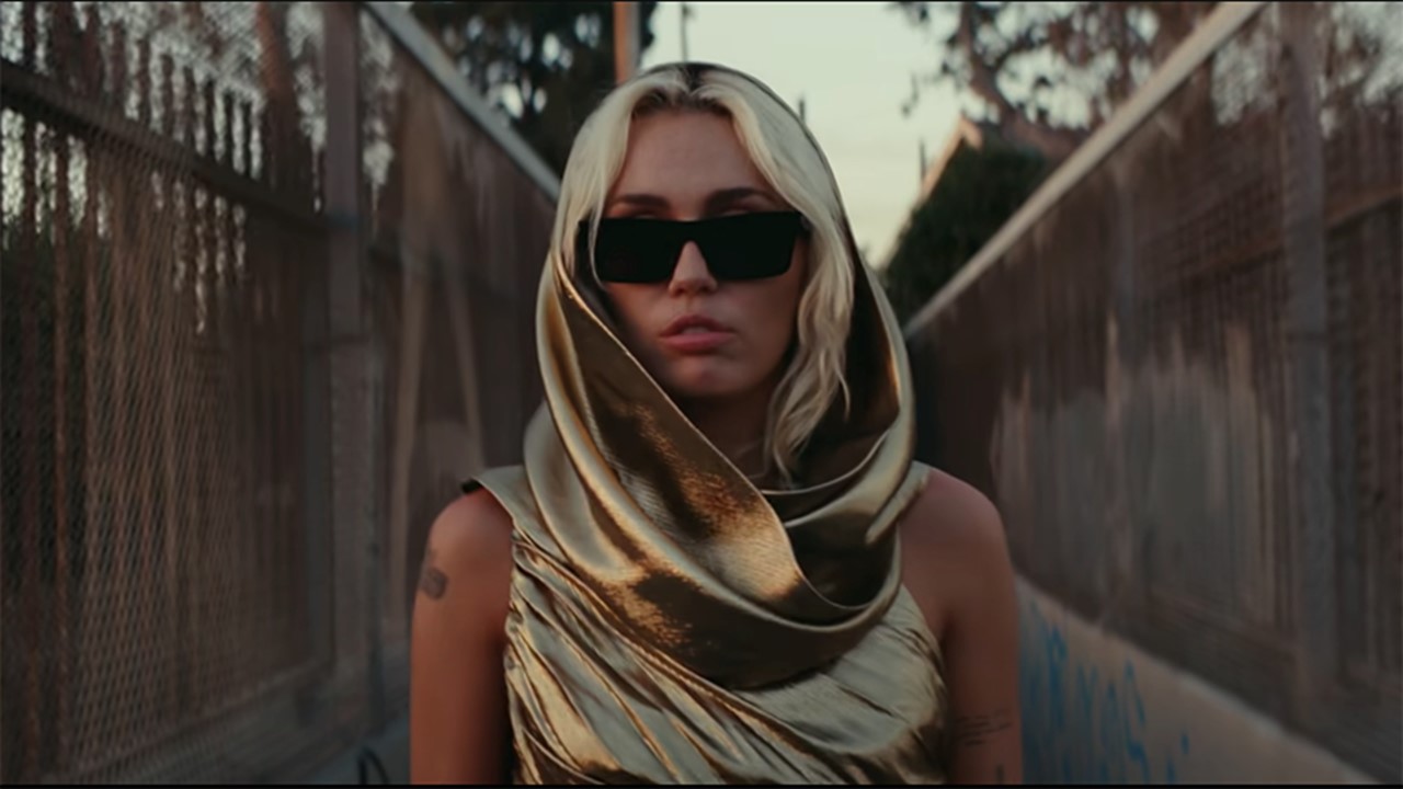 Miley Cyrus – Flowers – N°1 du Top Snep Singles!