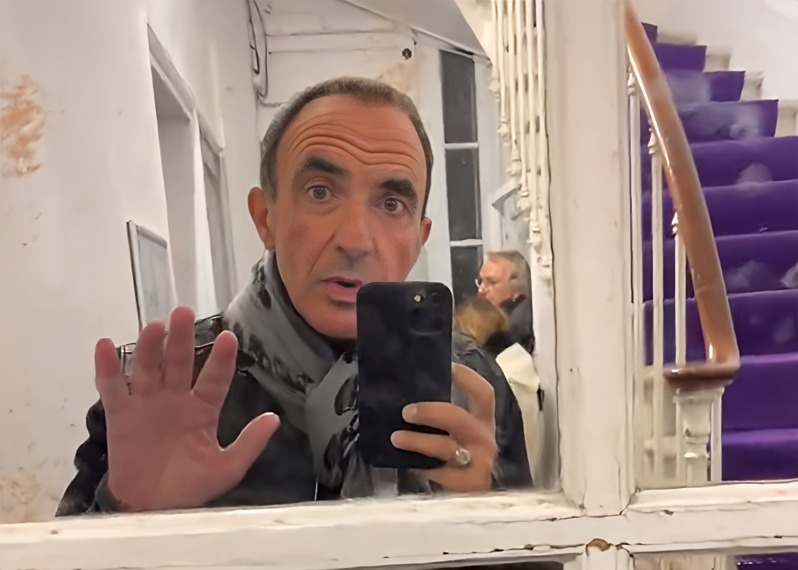 Star Academy : Nikos Aliagas offre un dîner grec aux élèves.