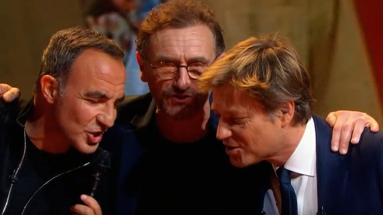 20H30 le Dimanche : Revoyez le trio Laurent Delahousse Jean Paul Rouve et Nikos Aliagas chanter.