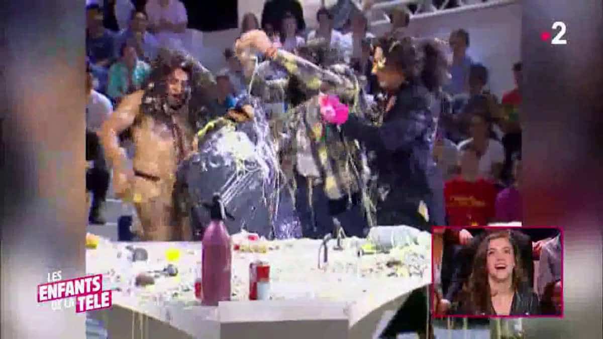 Mémorable : A. De Caune, José Garcia et J.Edwards retournent le plateau de Nulle part ailleurs - ob 8bc269 vlcsnap 2018 03 05 02h30m41s307