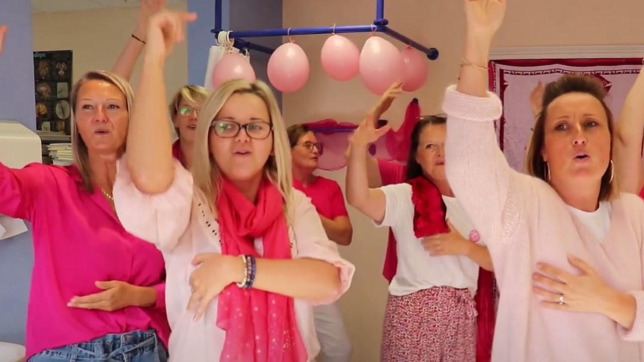 Apprenez la chanson du Centre Hospitalier d&rsquo;Armentières pour Octobre Rose.