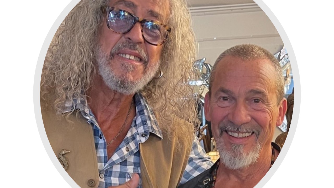 Il va vraiment bien ! Photo de Florent Pagny prise dimanche 4 septembre chez Djamel Bentenah