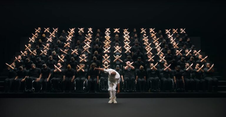 Une chorégraphie très originale et spectaculaire de Sadeck Waff - paris jeux olympiques paralympiques tokyo sadeck waff oxandre peckeu danse choregraphie video