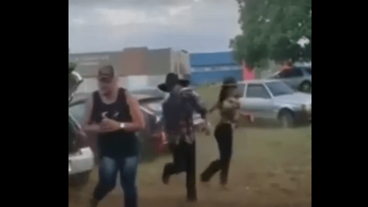 Danser en appliquant les consignes