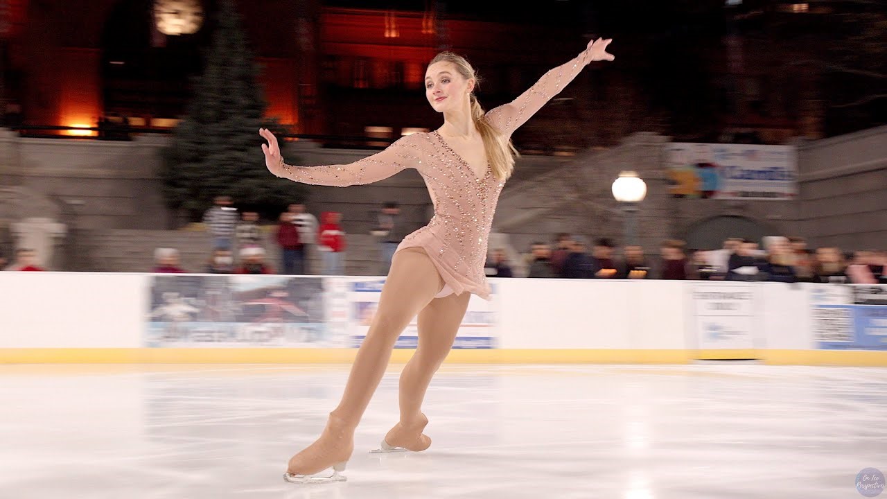 Magnifique danse sur glace de Heidi Munger au centre-ville de Providence (USA)