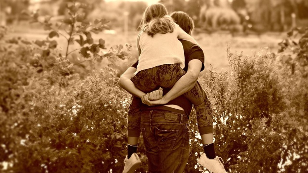 Bonne fête à tous les papas. « La rivière de notre enfance » de Garou & Sardou.