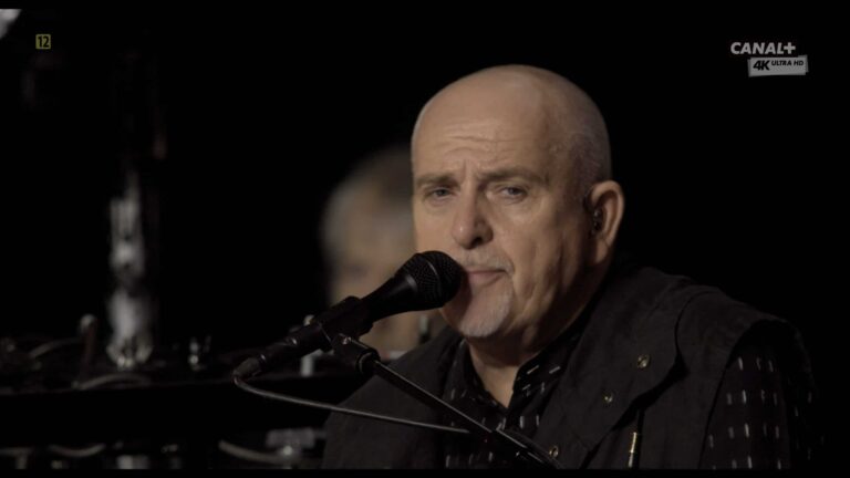 "Sledgehammer" Live 2013. Peter Gabriel est accompagné par Manu Katché à la batterie... - peter gabriel scaled 1