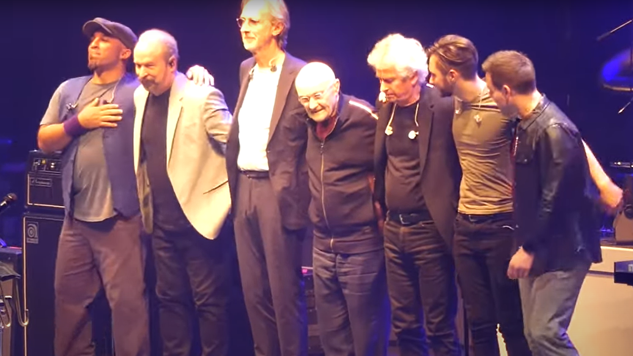 Bon anniversaire à Phil Collins (73 ans). Revoyez ses adieux à la scène le 26 mars 2022.