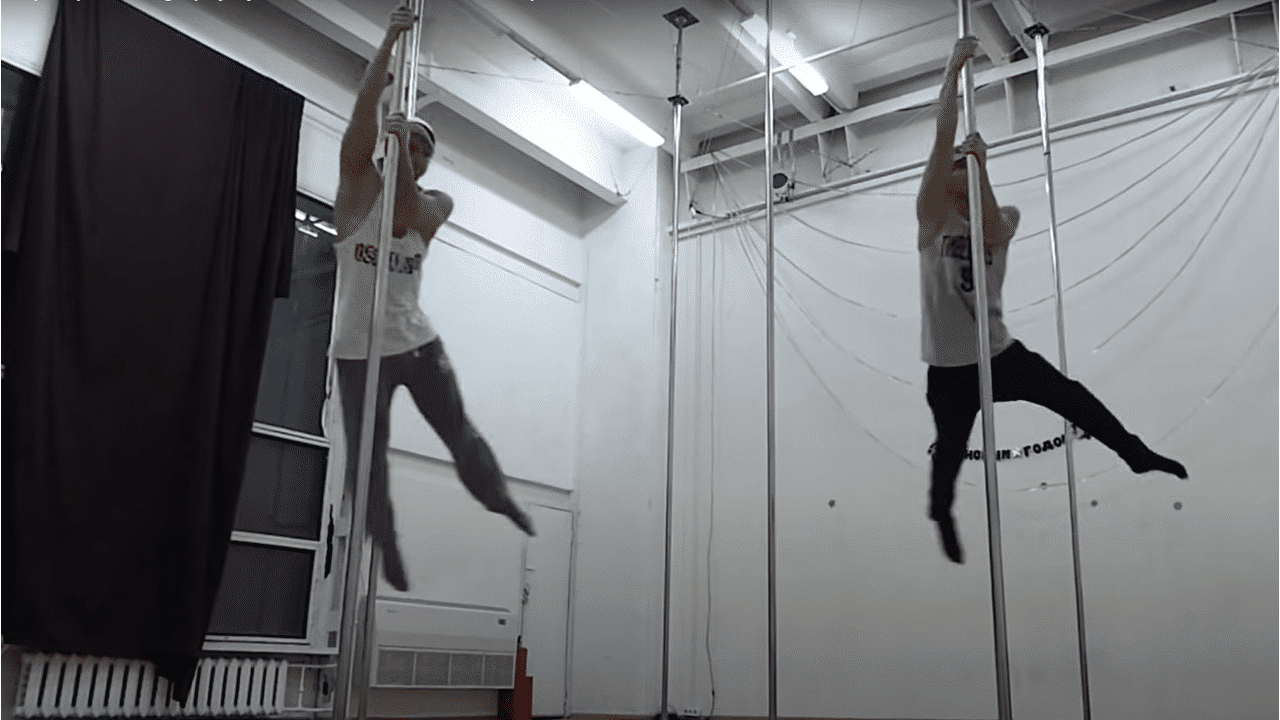 Chorégraphie de Pole Dance au masculin.