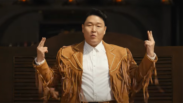 Le tube de l'été ! Psy récidive 10 ans après "Gangnam Style". Il revient très fort avec "That That". Ecoutez - psy