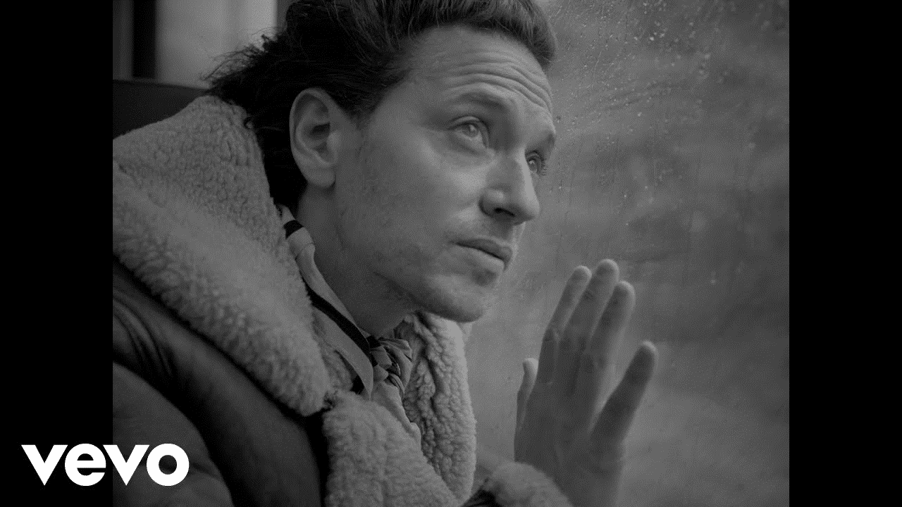 Découvrez « Je suis revenu » le nouveau clip de Raphaël