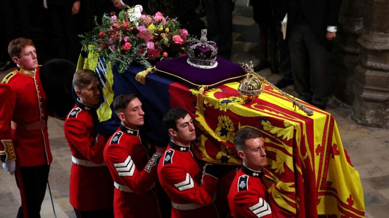 Funérailles de la reine Elizabeth II: Revivez la fin de la cérémonie avec l'hymne national. - reine 3