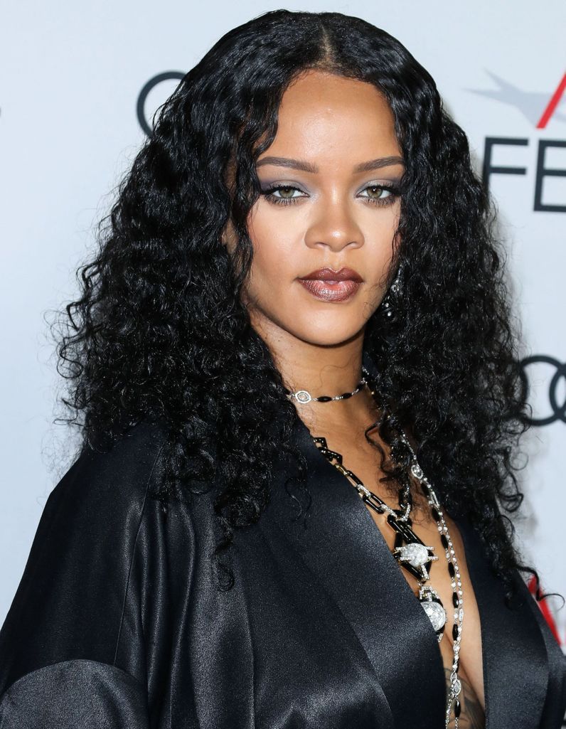 Bon anniversaire à Rihanna qui fête ses 36 ans - rihanna devoile son premier selfie de 2020 sans maquillage