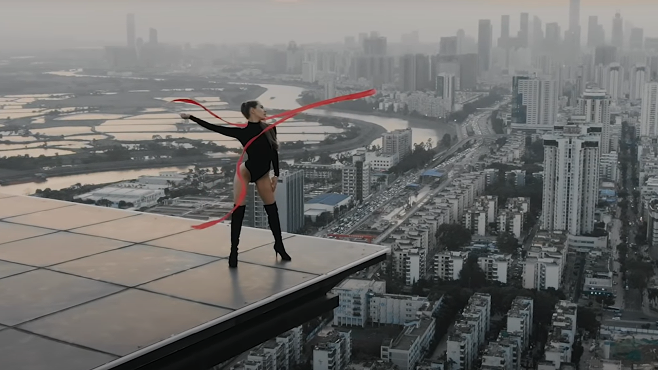 Si vous n&rsquo;avez pas le vertige, regardez cette vidéo du « Ruban de Vie » d&rsquo; Angela Nikolau.