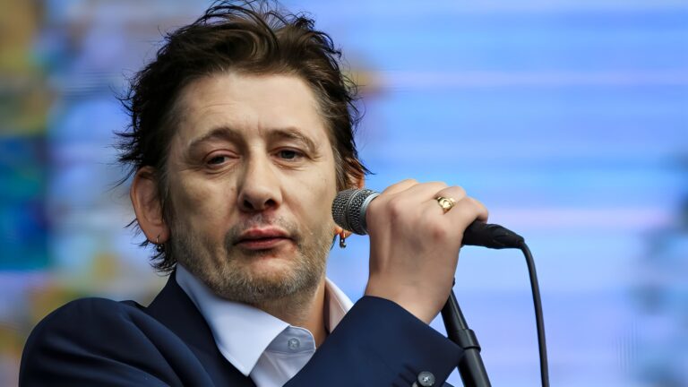 Shane MacGowan, chanteur mythique du groupe The Pogues, est mort. - shane macgowan image enhancer 1 scaled 1