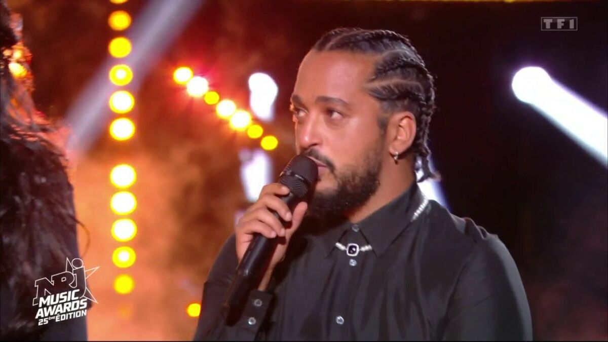 Medley de Slimane aux NRJ Music Awards. Du grand art !