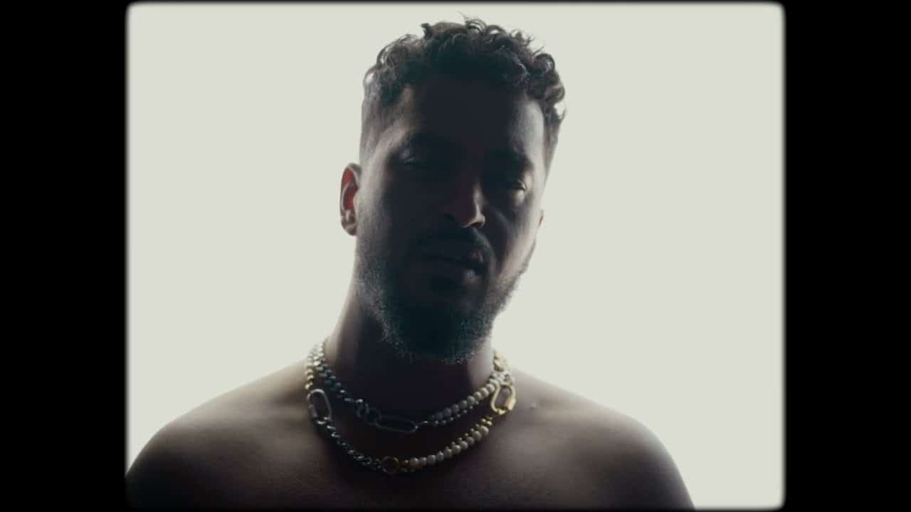 Comme chaque mois Slimane nous propose une reprise. « Changer » de Gims