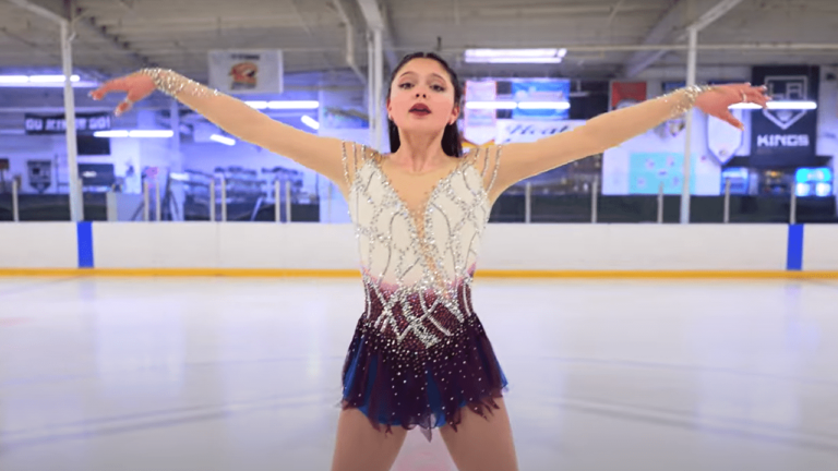 Chorégraphie de la patineuse Sofia Frank sur "Hometown Glory" d'Adèle. - sofia franck