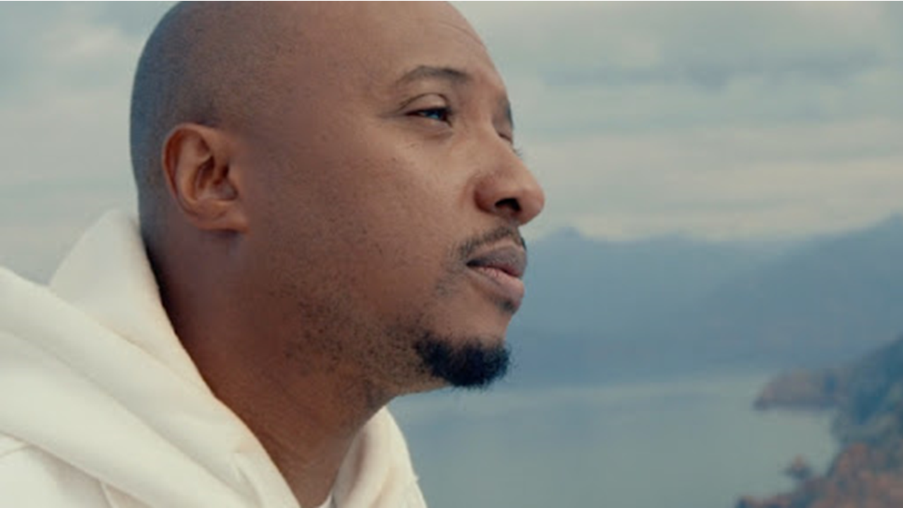 Découvrez le clip de « Forrest » dans lequel Soprano dénonce le harcèlement scolaire