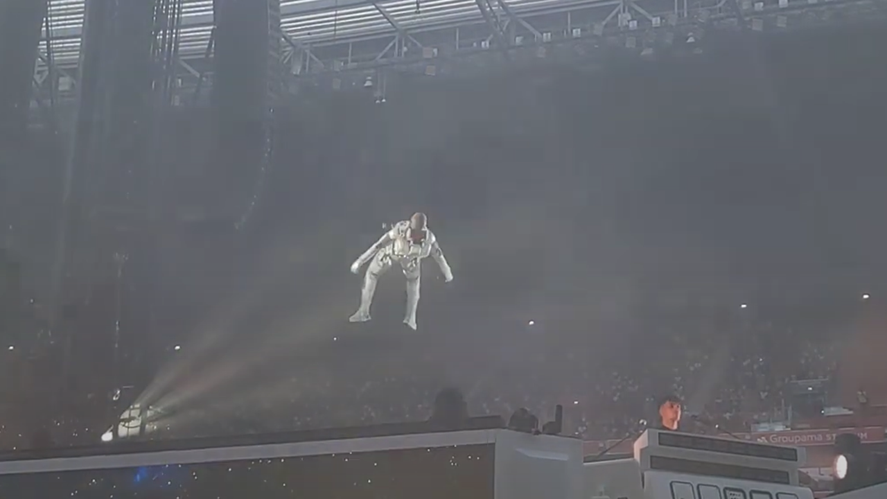 Revivez les premières minutes incroyables du concert de Soprano à Lyon le 11 juin.