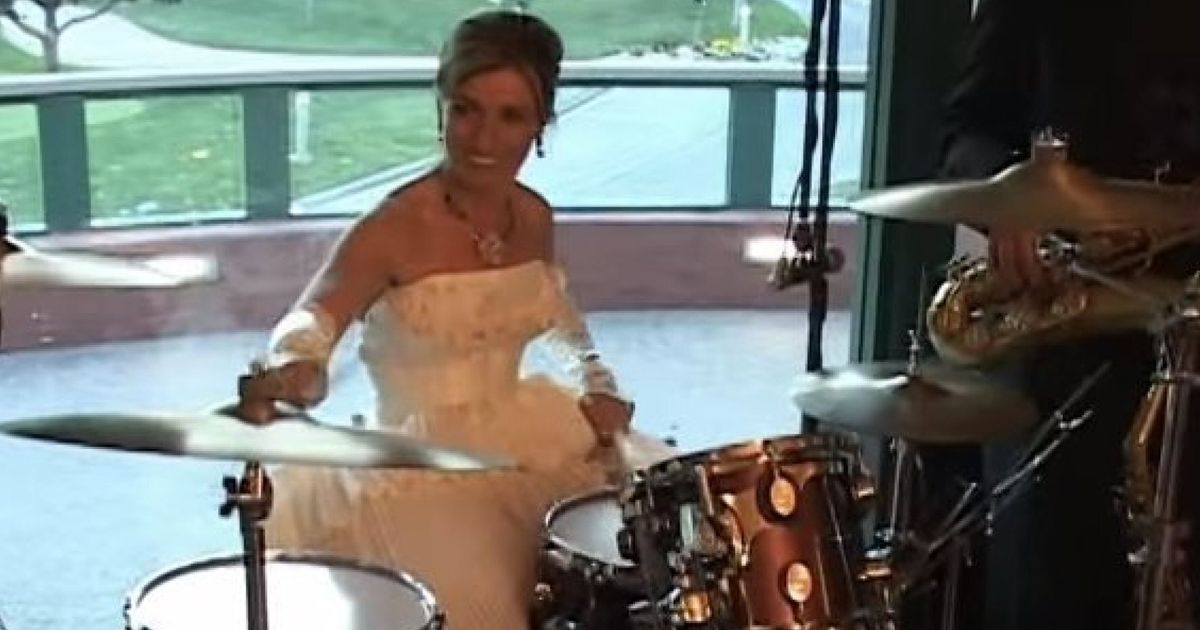 Un solo de batterie le jour de son mariage, et non des moindres !