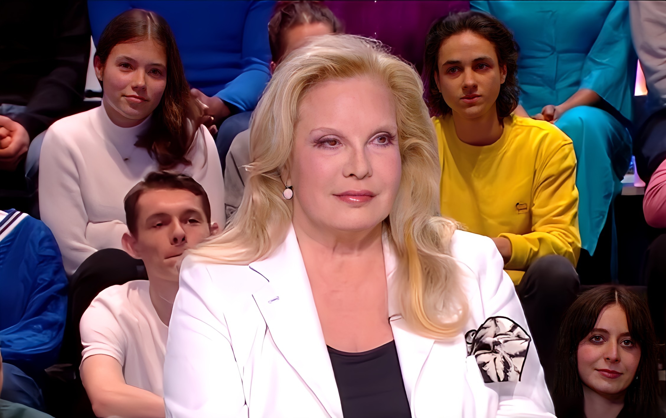 Interview de Sylvie Vartan qui a décidé d&rsquo;arrêter sa carrière. Elle « Tire sa révérence » avec une tournée d&rsquo;adieu.