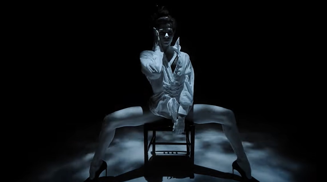 Tang O : Impressionnante vidéo de Tango sous l&rsquo;eau en apnée par 10 mètres de fond.