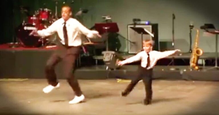 Duo de claquettes impressionnant entre un jeune garçon et un danseur professionnel - tap dance