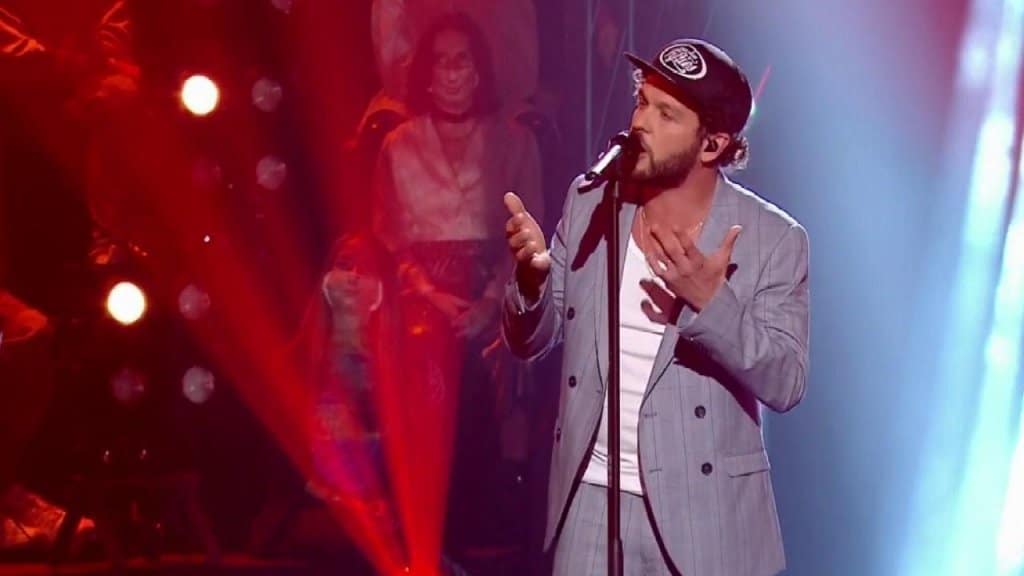 Claudio Capeo chante un Medley italien en Live