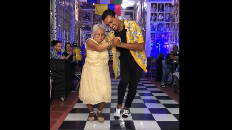 Elle retrouve toute sa souplesse grâce à la danse... - tata