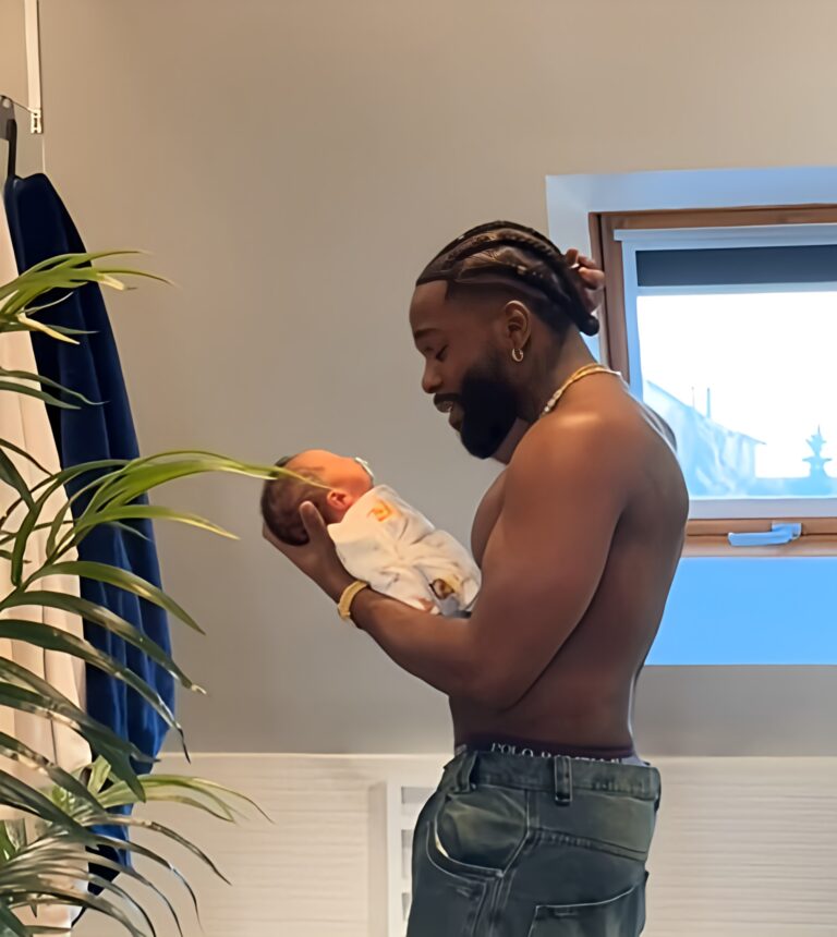 Tayc présente son nouveau titre avec un bébé dans les bras. Est-ce le sien ? - tayc 1