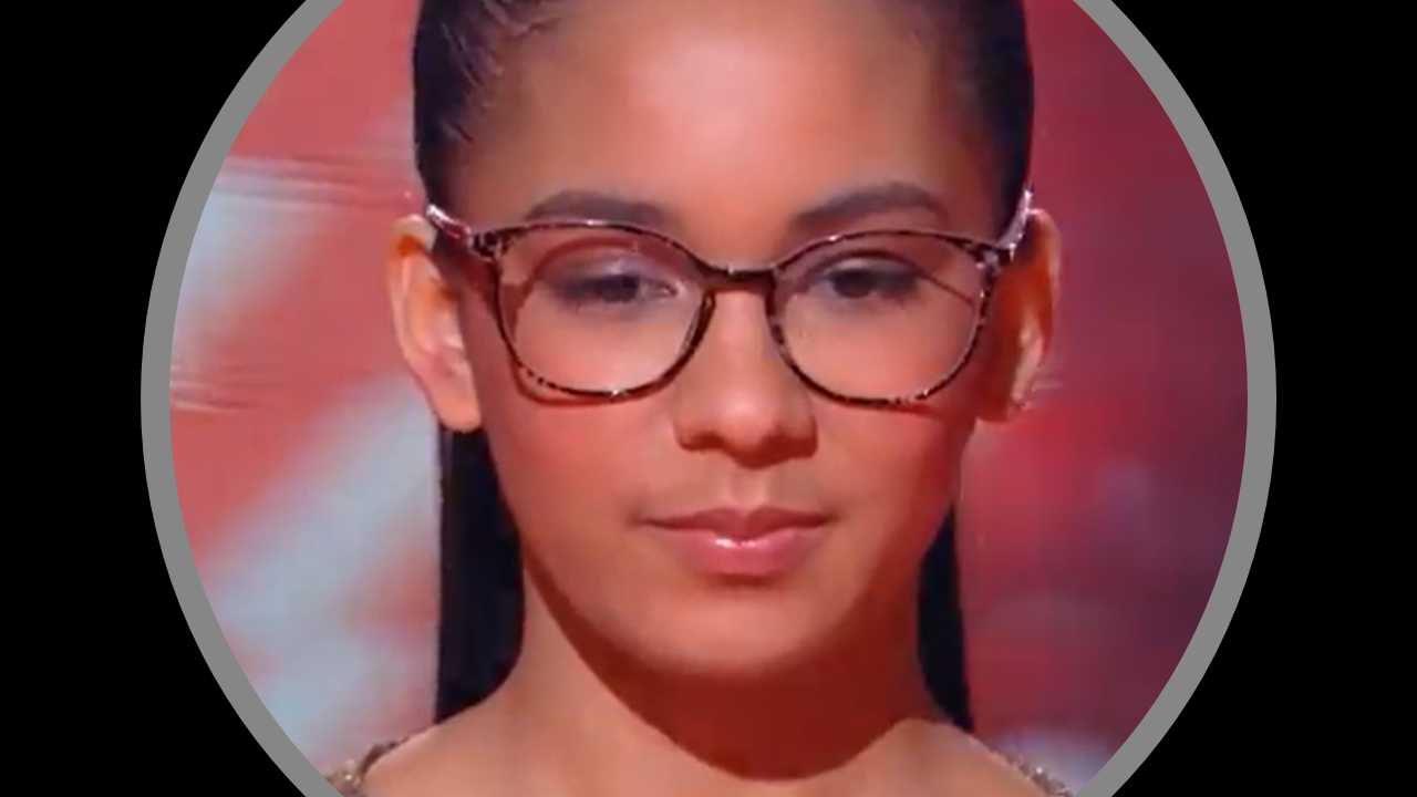 The Voice : Sonia 17 ans s&rsquo;est qualifiée en chantant « Ecris l&rsquo;histoire » de Grégory Lemarchal . Réécoutez la.
