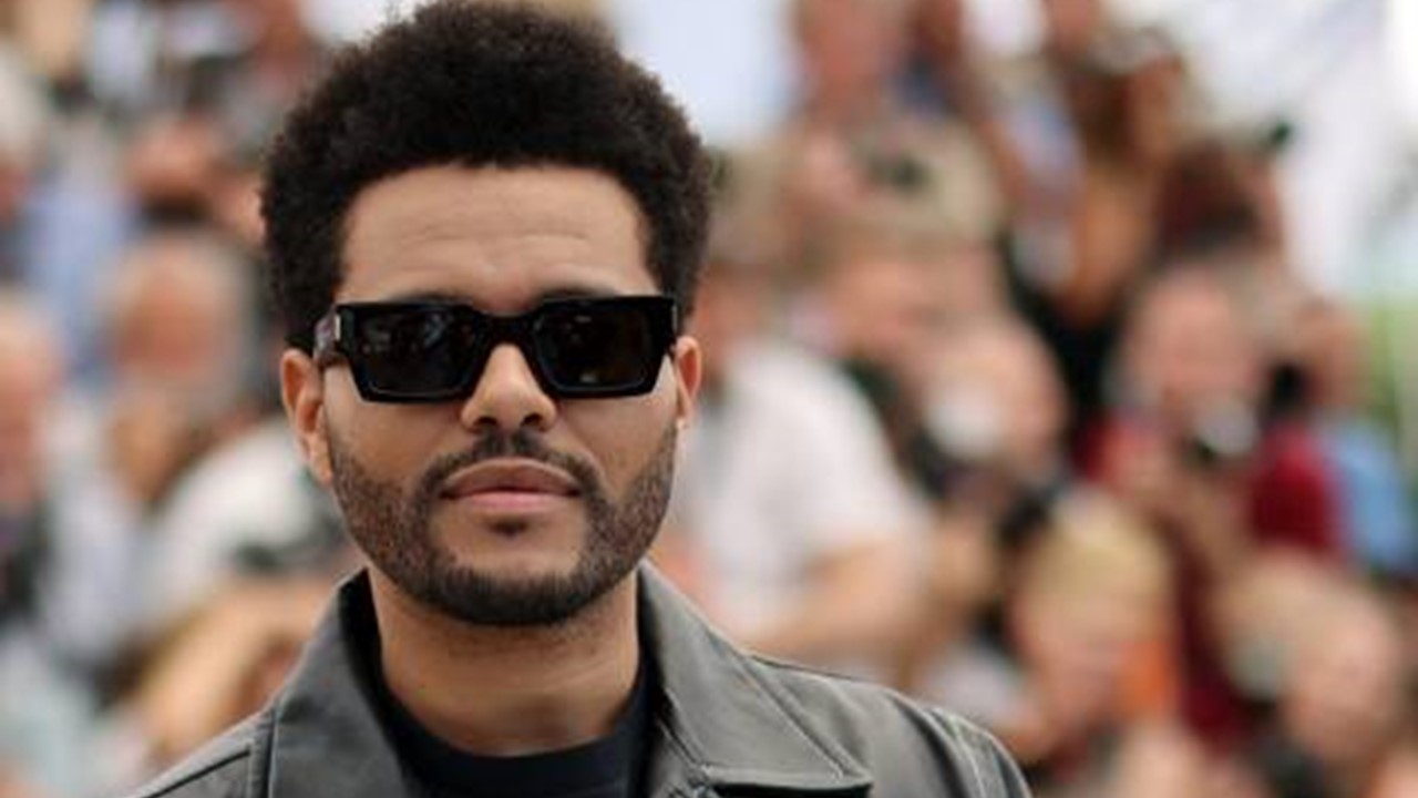 The Weeknd chante « laisse tomber les filles » de France Gall à Bruxelles.