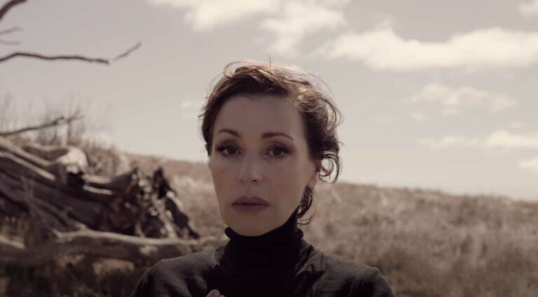 Tina Arena fait son retour avec un nouveau titre et un clip "Church" - tina arena 1