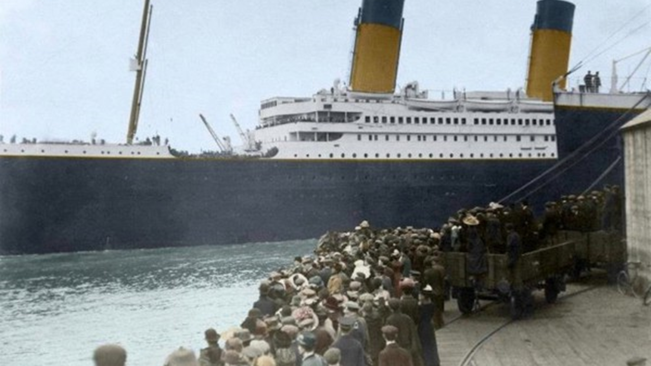 Le 15 avril 1912 : Le départ du Titanic en version colorée remastérisée