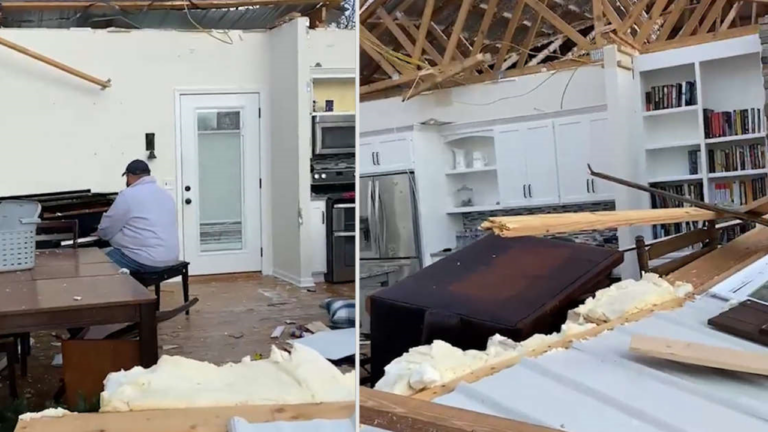 Tornades des Etats-Unis : Un sinistré joue un émouvant morceau de piano au milieu de sa maison détruite. - tornade