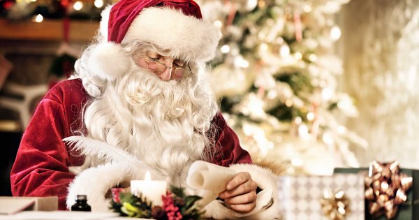 Dans son village de Rovaniemi, le père Noël prépare son voyage - tout savoir sur le pere noel