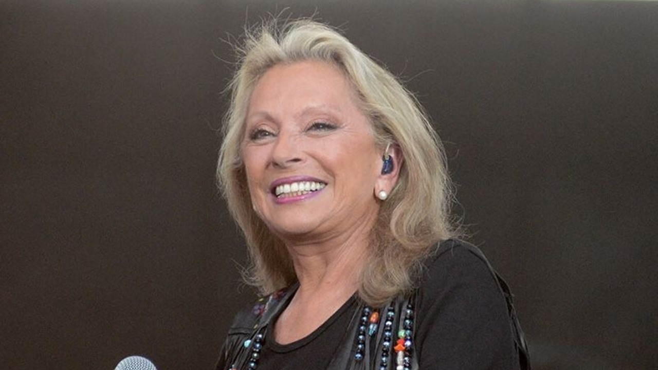 Bon anniversaire à Véronique Sanson (73 ans). Interview : « Si on m&rsquo;avait laissée vivre avec ces 2 hommes ! »