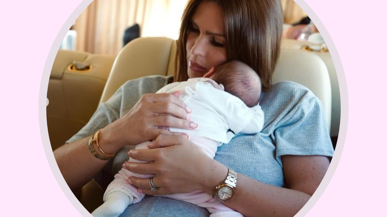 Découvrez les superbes photos de Vitaa avec son bébé, la petite Noa, et ses 2 autres enfants.