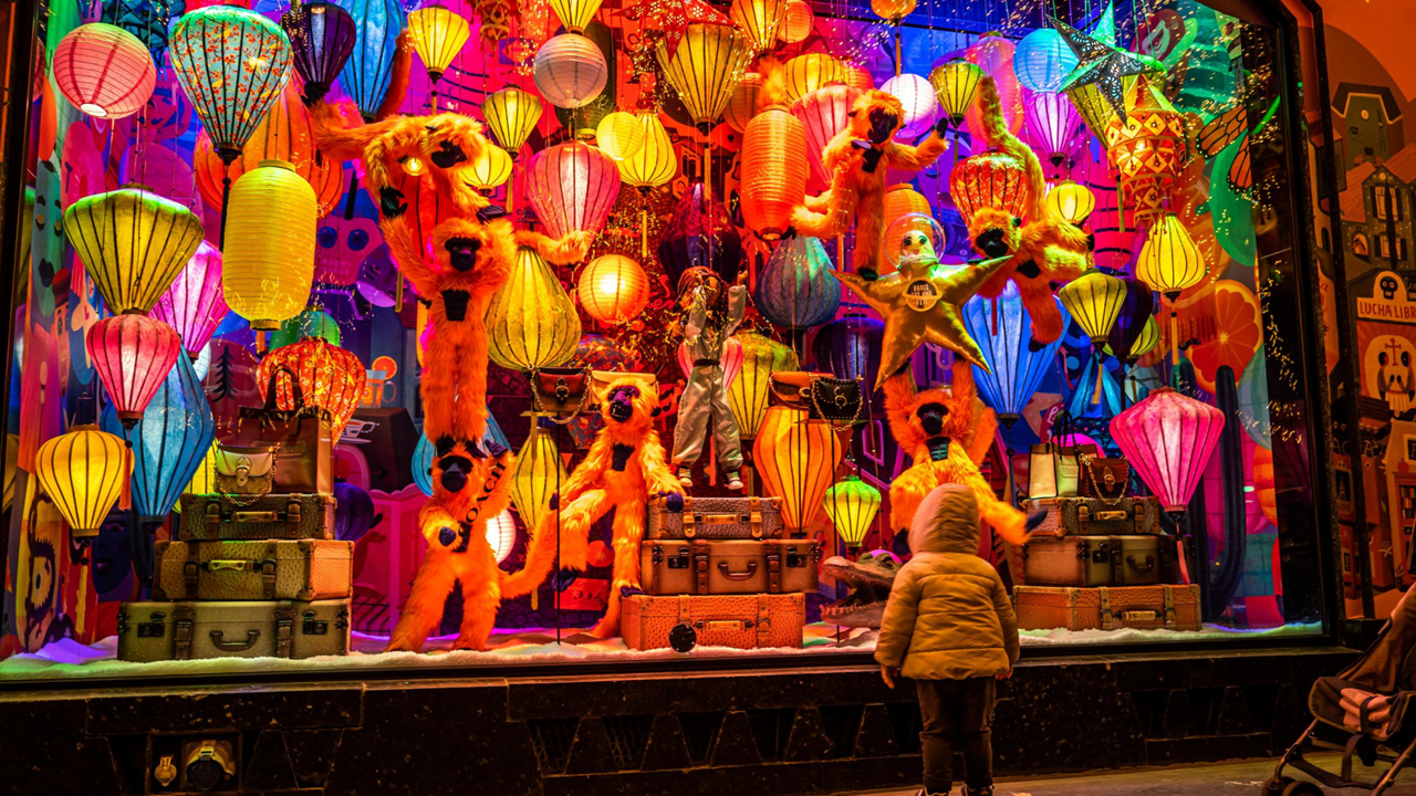 Les vitrines de Noël 2021 des grands magasins de Paris.