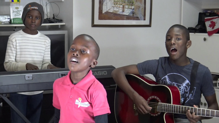Cover 2016 : The Melisizwe Brothers 3 frères qui chantent I'll Be There de Michael Jackson - zacary