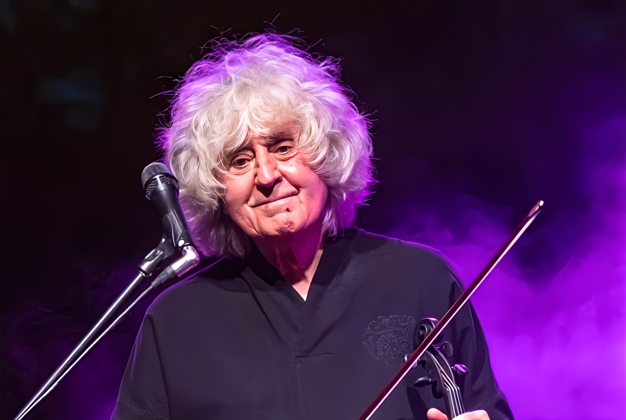 Bon anniversaire à Angelo Branduardi qui fête ses 74 ans.