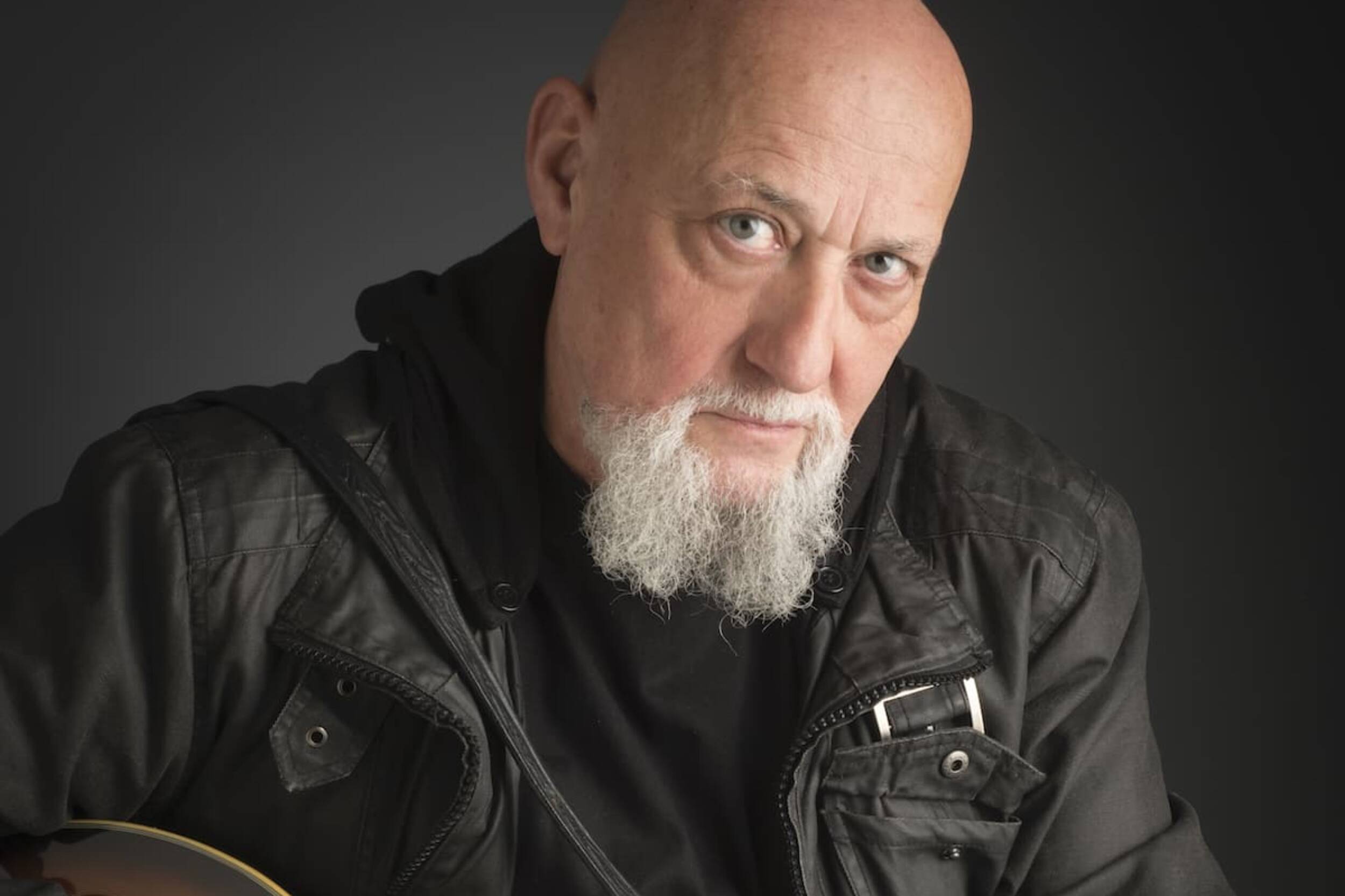 Bon anniversaire à CharlElie Couture (68 ans). Il est diplômé de l’École Nationale Supérieure des Beaux-Arts.