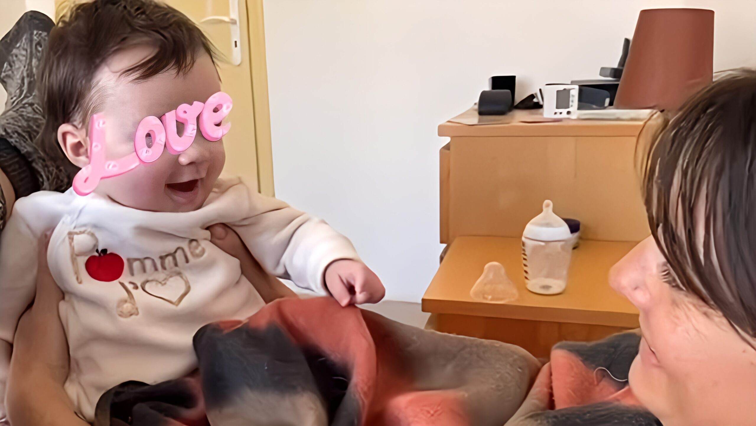 Eve Angeli : Une scène trop mignonne avec sa petite Lilirose