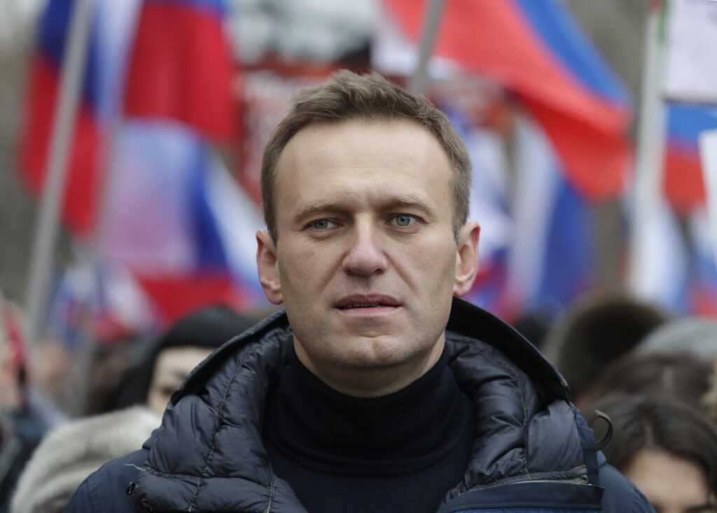 En plein concert, Bono et U2 rendent hommage à Alexeï Navalny - navalny