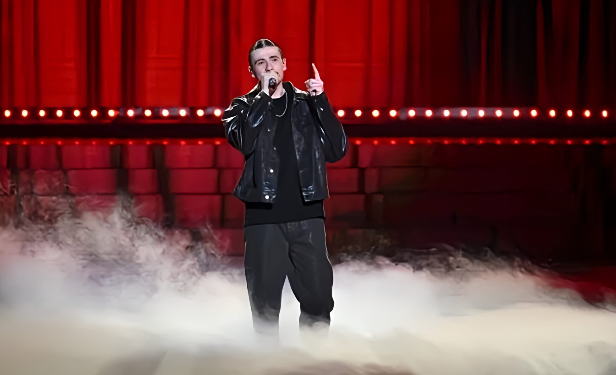 Pierre Garnier chante « Ceux qu&rsquo;on était » avec un enfant pour l&rsquo;Unicef.