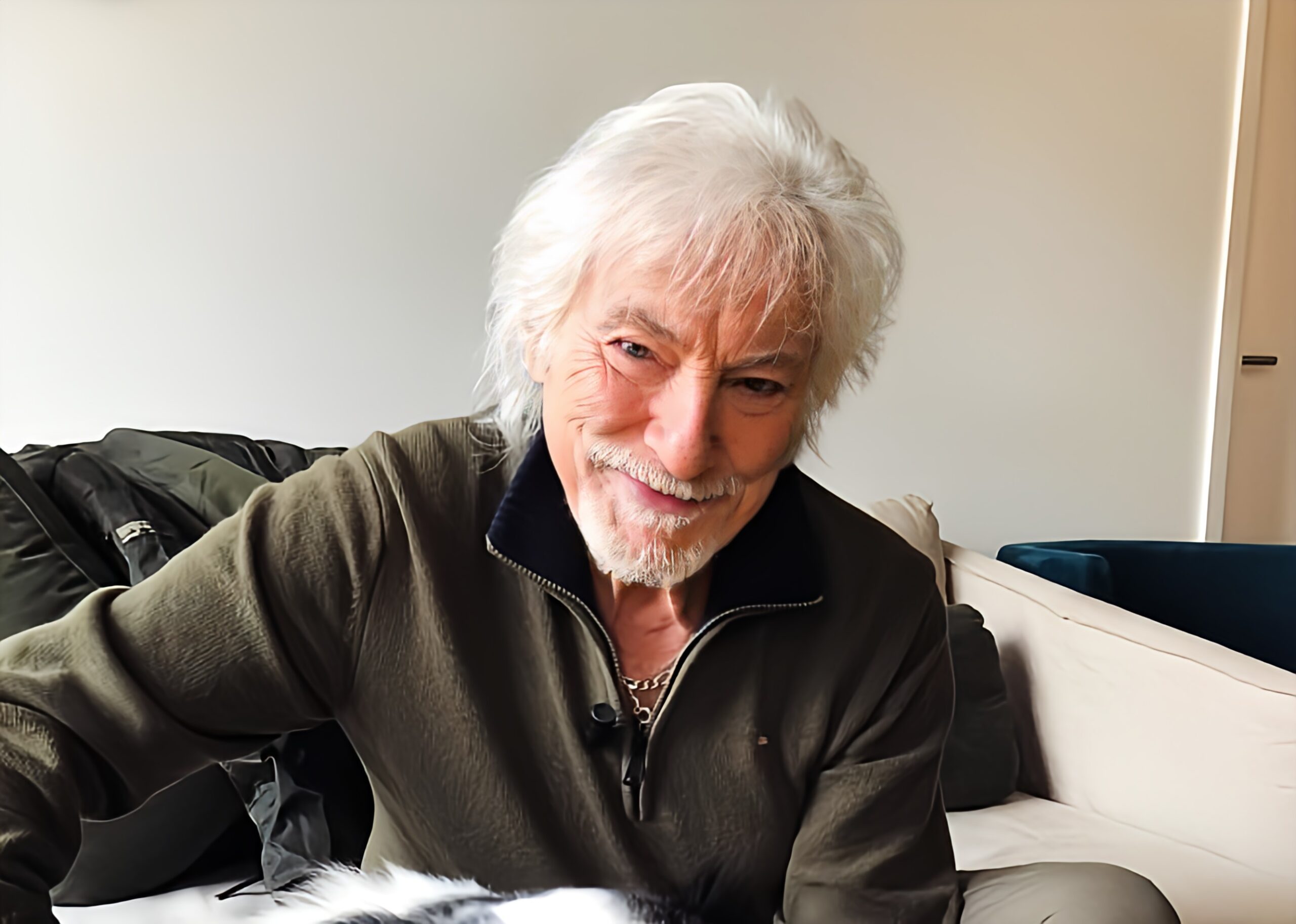 Interview de Hugues Aufray (94 ans). Il se confie sur son enfance.