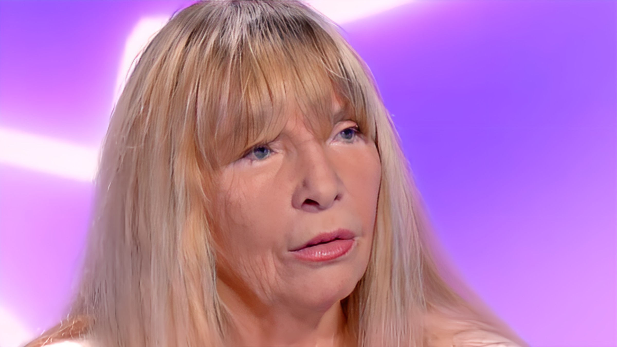 Très touchante, Annie Philippe, star des sixties, craque en direct. Endettée, elle survit grâce aux aides sociales.